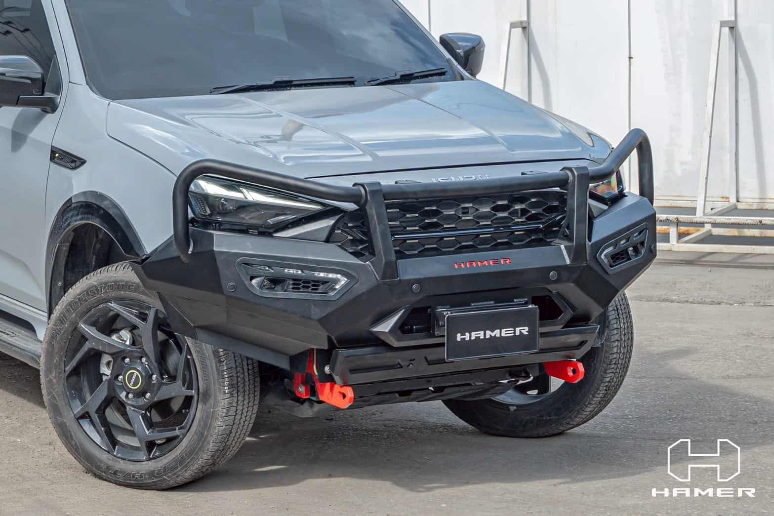 Atlas series Plus bull bar for Isuzu MU-X 2025+ with off-road protection features.